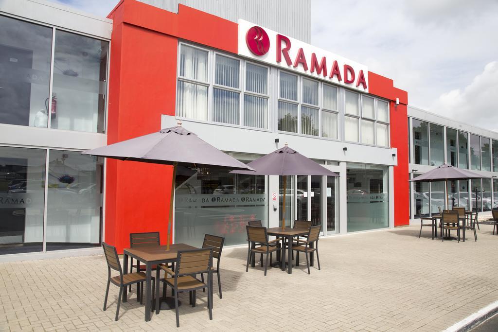 Ramada Milton Keynes Hotel Buitenkant foto